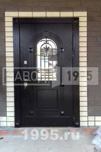 Дверь из массива с ковкой Дверь из массива с ковкой