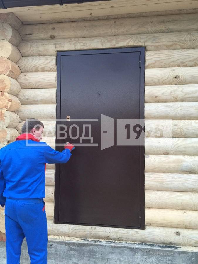 Установленные двери на объекте