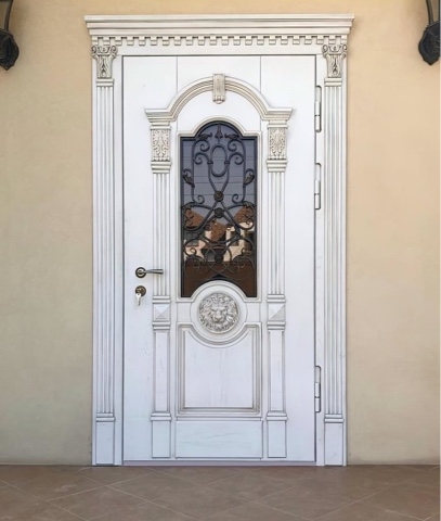 Белые двери