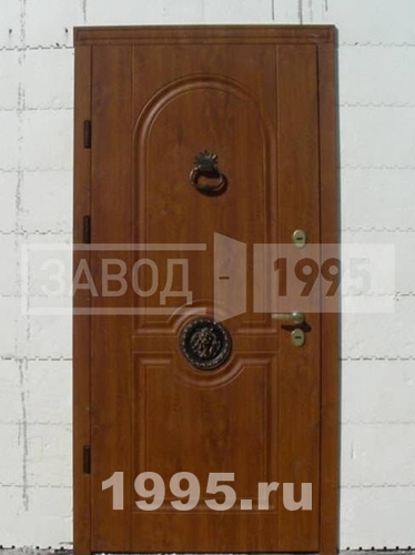 Дверь с молоточком Дверь с молоточком