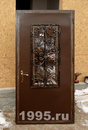 Установленная дверь