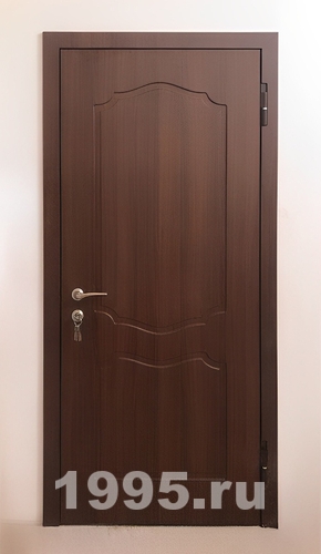 Дверь в квартиру, вид спереди