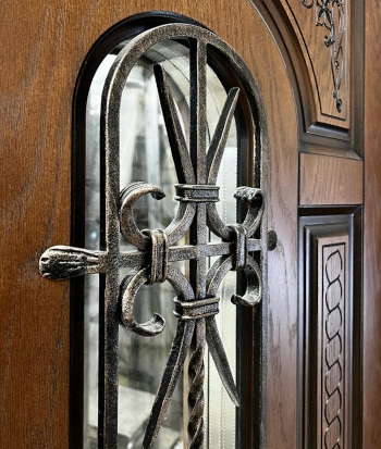 Двери с ковкой и стеклом