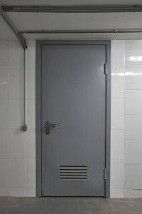 Дверь в бойлерную с вентиляцией