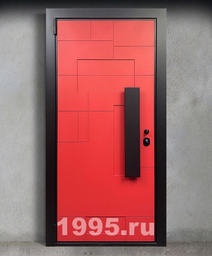 Красная дверь с черной фурнитурой