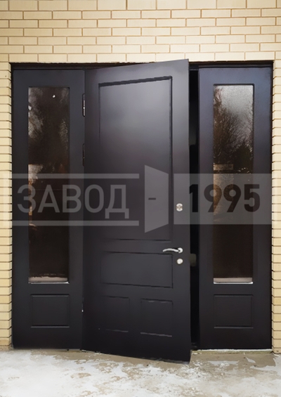 Изготовление и монтаж парадной двери с остеклением в г. Железнодорожный